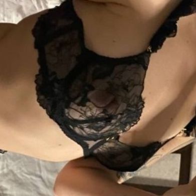 Megan🤍 (megan_scott) Header Photo Added 2025-03-06