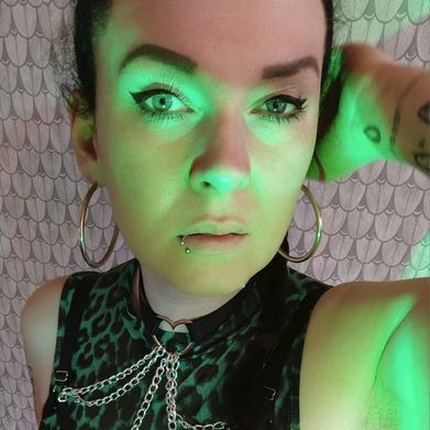 OnlyFans Model 💗 Lara Vixette 💗 BDSM &amp; Medical Gloves (laravixette) Profile Image