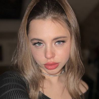 Eve (evelyn_soul) Profile Photo Added 2025-03-17