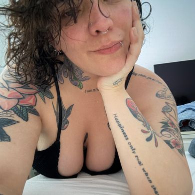 OnlyFans Model Vik ❤️‍🔥 (blitzed_muse) Profile Image