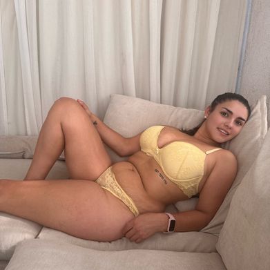 Lena (lenaisyours) Header Photo Added 2025-05-07