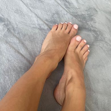 Delli (delli_feet) Header Photo Added 2025-09-07