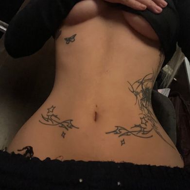 🕷️ victoria 🕸️ (leigthonblackwell) Header Photo Added 2025-12-05