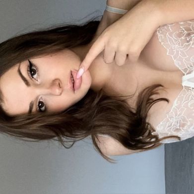 Eva (evadesirexx) Header Photo Added 2025-10-10