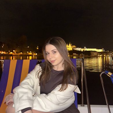 Eshly (eeshly18) Header Photo Added 2025-04-30