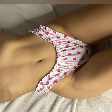 nana 🍓 (annalfft) Header Photo Added 2025-08-29