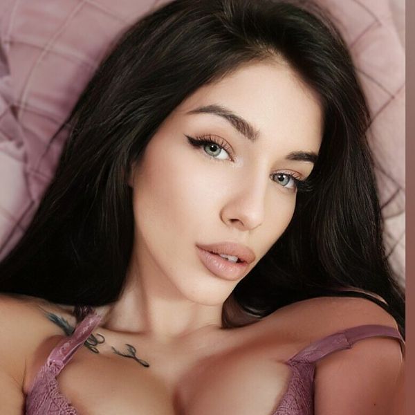 Selena (yourselena33) OnlyFans profile photo