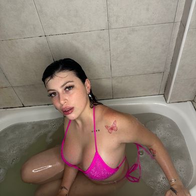 Emma 🤍 (emma_angelxo) Header Photo Added 2025-01-21