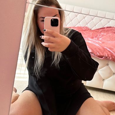 Zoe (thinkpinkk) OnlyFans Profile Image