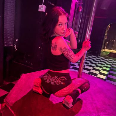 Rose (roseeeyee) Header Photo Added 2025-08-21