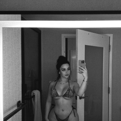 𝓓𝓮𝓼𝓲𝓻𝓮𝓮 𝓑𝓵𝓪𝓬𝓴 Added Photo on 2024-10-09