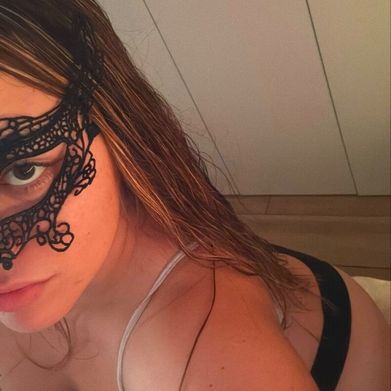 🍑 Scarlet Lust 🍑 (lusty_scarlet) Profile Photo Added 2025-11-22