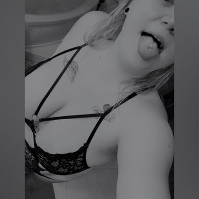 Cate (lilkinkybae) Header Photo Added 2025-09-06