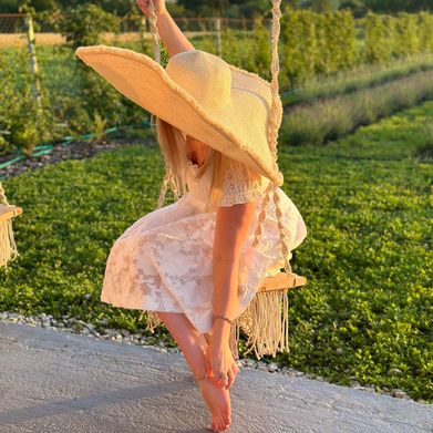 Ella Stone (ellaastone69) Header Photo Added 2025-09-20