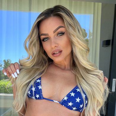 𝑺𝒂𝒓𝒂𝒉 𝑯𝒂𝒓𝒕 🫦 (hotblondesarah) Profile Photo Added 2025-07-02