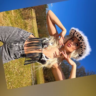 𝑺𝒂𝒓𝒂𝒉 𝑯𝒂𝒓𝒕 🫦 Added Photo on 2025-04-07