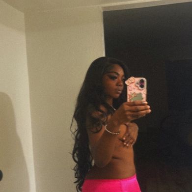 OnlyFans Model 𝕸𝖆𝖗𝖆 🍨🎀 (queeenmara) Profile Image