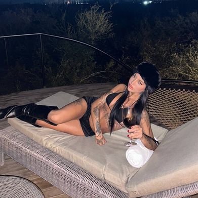 Coco 🪆 (isalarusse) Header Photo Added 2025-12-05