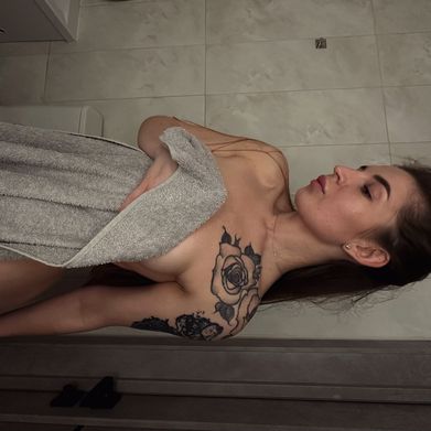 Astrea Wood (astrea_wood) Header Photo Added 2025-02-11