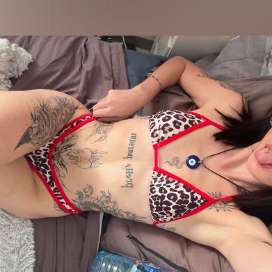 Mina 🖤 (mina.richy) Header Photo Added 2025-09-17