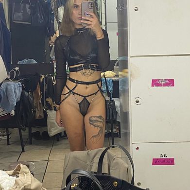 Emily Rose Added Photo on 2024-12-07