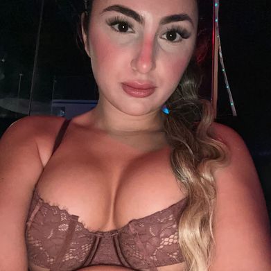 Bella (petite.bella) Profile Photo Added 2025-02-28