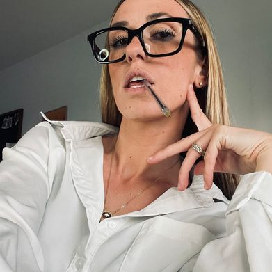 Lola (lolatentation) Profile Photo Added 2025-06-15