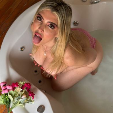 🎁🎄 Goddess Wanda (badbitchwandy) Profile Photo Added 2025-09-17