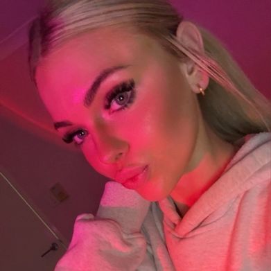 𝙻𝚒𝚟𝚟𝚢 𝚂𝚖𝚊𝚕𝚕𝚜 🌸 (livvysmalls) Profile Photo Added 2024-10-15