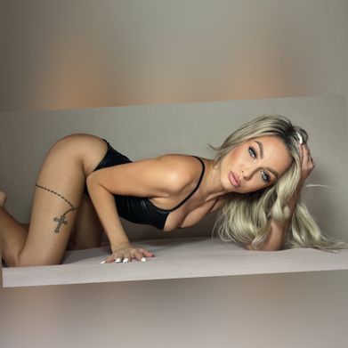 𝑺𝒂𝒓𝒂𝒉 𝑯𝒂𝒓𝒕 🫦 (hotblondesarah) Header Photo Added 2025-08-19