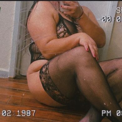 CurvyLatinaVibes (curvylatinavibe) Header Photo Added 2025-11-25