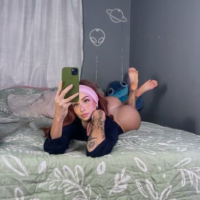 Katie 🍓 (katieecatt) Header Photo Added 2025-11-23