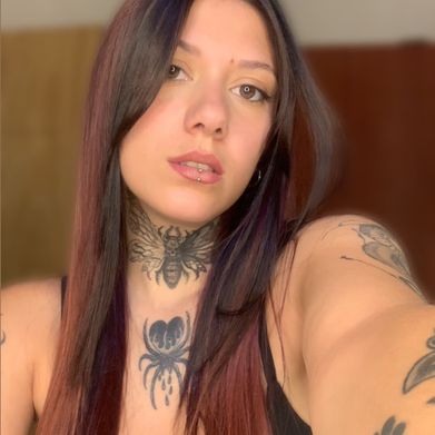 Yassy 🖤 Added Photo on 2025-04-12