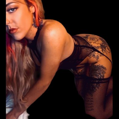 Tatted blonde ❤️ (mo36969) Header Photo Added 2025-03-24