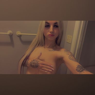 K 💌 (prettyandpink444) Header Photo Added 2024-12-10