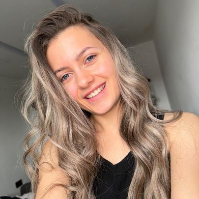 OnlyFans Model Khloe-Lou (khloelouise21) Profile Image