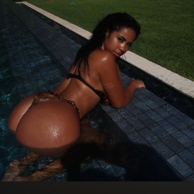 Yasmine Lopez VIP (yasminelopezpov) Header Photo Added 2025-11-07