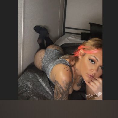 Tatted blonde ❤️ (mo36969) Header Photo Added 2025-01-13