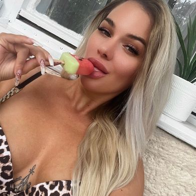 OnlyFans Model Single.Mom30 FREE (sexybatwomen) Profile Image