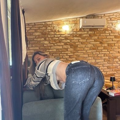 Aurora Rosi (aurorarosi) Header Photo Added 2025-10-24