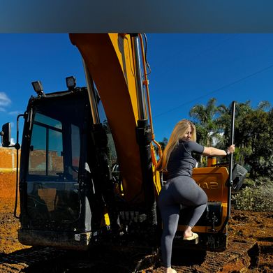 Aline Novak (alinenovakfree) Header Photo Added 2025-01-02