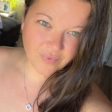 Bedroom Eyed Beauty 😍💚 (u397308619) Profile Photo Added 2025-10-10