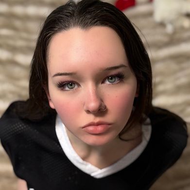 Reese (reesehensley) Profile Photo Added 2025-11-22