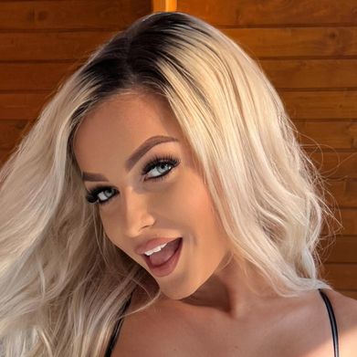 𝑺𝒂𝒓𝒂𝒉 𝑯𝒂𝒓𝒕 🫦 Added Photo on 2025-01-07