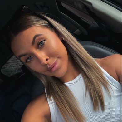 Manon (manoncqr) Header Photo Added 2025-10-09