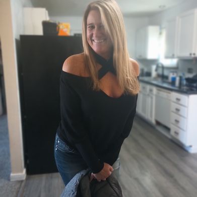 Julia Cox (lookitsjulia) Profile Photo Added 2025-03-08