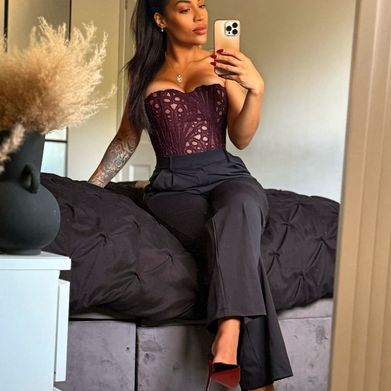 Goddess Rose | Findom Foot Goddess (gobrokeforrose) Profile Photo Added 2025-08-10