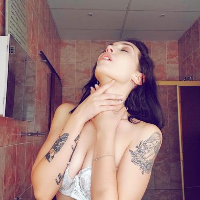 Skyla Snow (skylasnow) Header Photo Added 2024-08-22