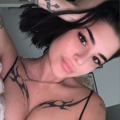 OnlyFans Model Viki 🍒 (vkgrr) Profile Image