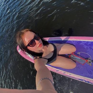 Bella (bellastars) Header Photo Added 2025-05-05